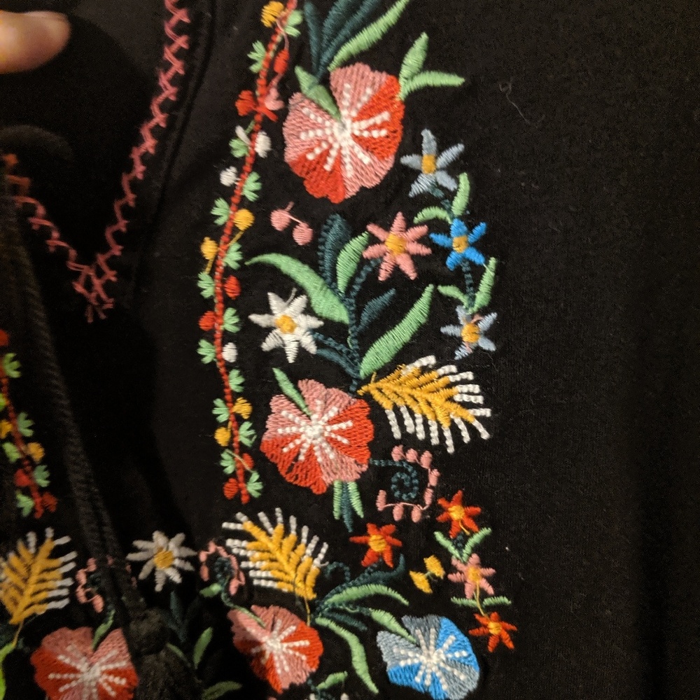 Embroidered Top - Picture 4 of 4